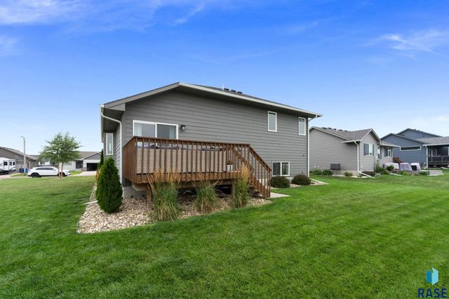 612 Legendary Dr Drive, Harrisburg, SD 57032