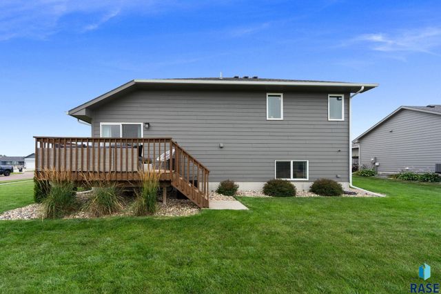 612 Legendary Dr Drive, Harrisburg, SD 57032