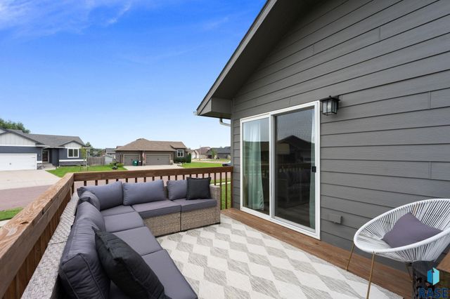 612 Legendary Dr Drive, Harrisburg, SD 57032