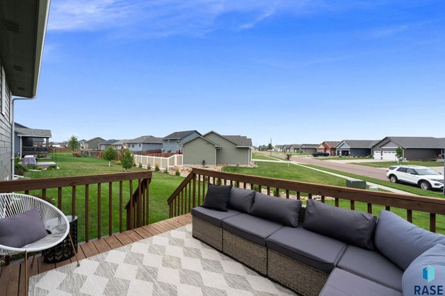 612 Legendary Dr Drive, Harrisburg, SD 57032