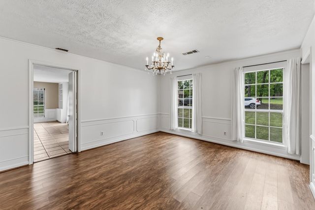 235 Royal Oaks, Huntsville, TX 77320