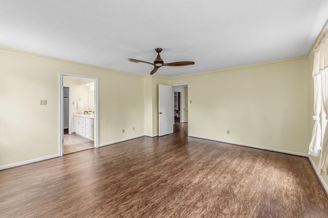 235 Royal Oaks, Huntsville, TX 77320