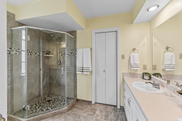 235 Royal Oaks, Huntsville, TX 77320