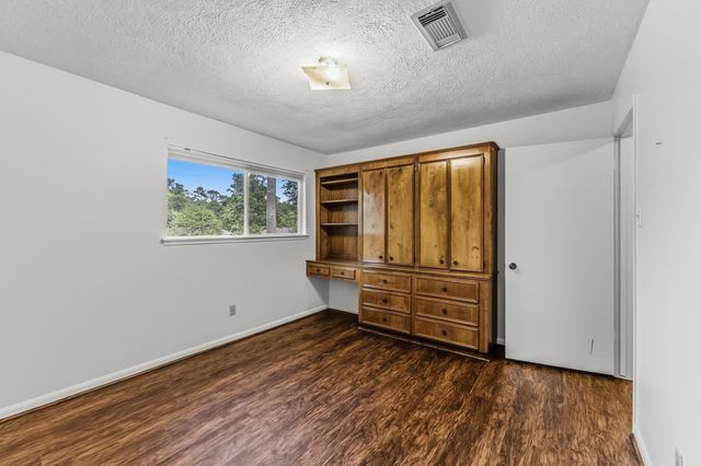 235 Royal Oaks, Huntsville, TX 77320