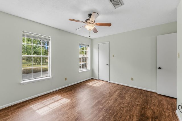 235 Royal Oaks, Huntsville, TX 77320