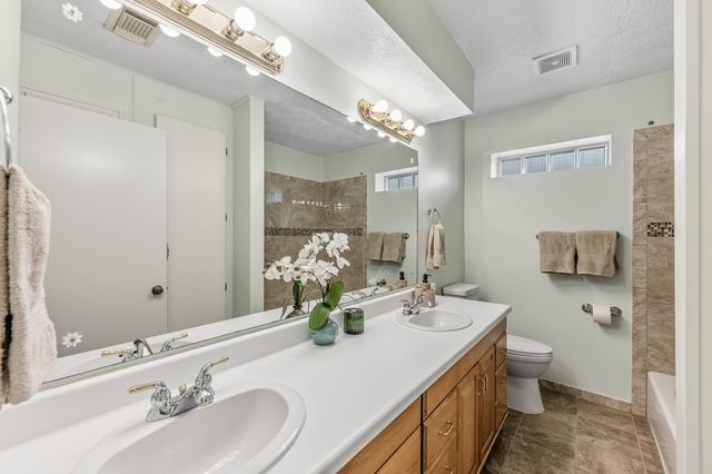 235 Royal Oaks, Huntsville, TX 77320