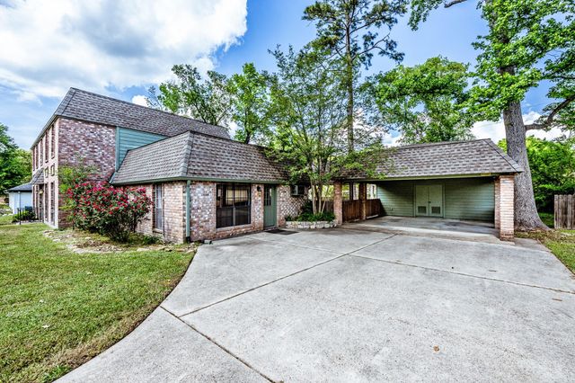 235 Royal Oaks, Huntsville, TX 77320