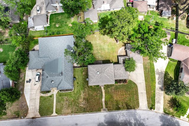 235 Royal Oaks, Huntsville, TX 77320