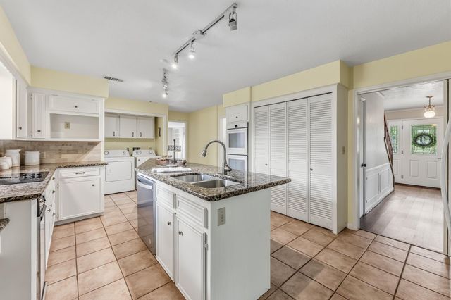 235 Royal Oaks, Huntsville, TX 77320