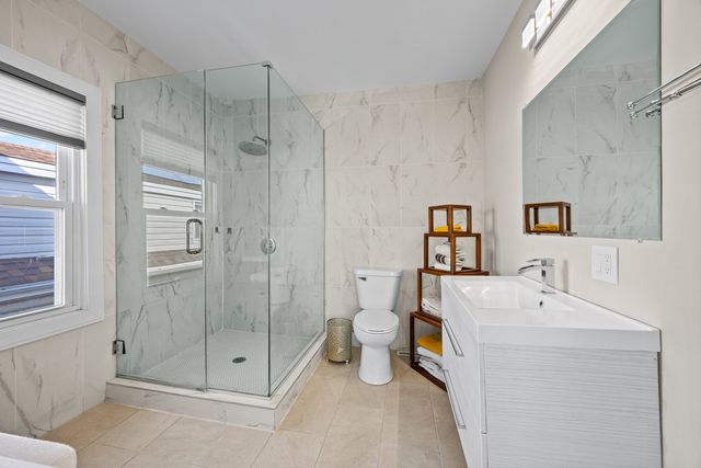 5711 N Karlov Avenue N, Chicago, IL 60646