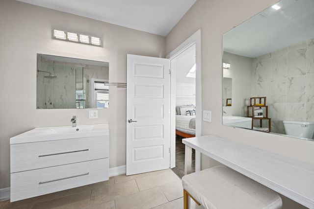 5711 N Karlov Avenue N, Chicago, IL 60646