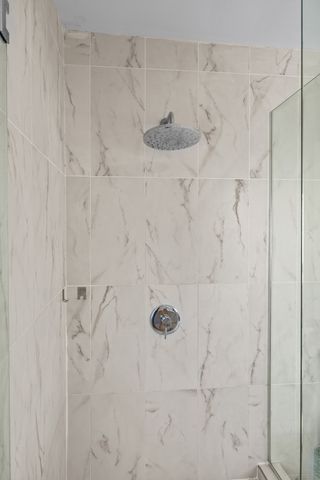 5711 N Karlov Avenue N, Chicago, IL 60646