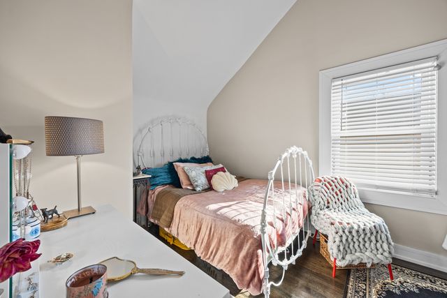 5711 N Karlov Avenue N, Chicago, IL 60646