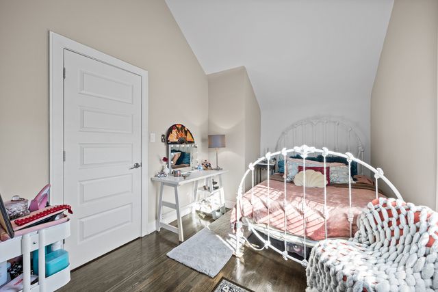 5711 N Karlov Avenue N, Chicago, IL 60646