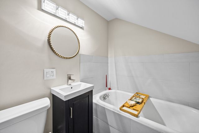 5711 N Karlov Avenue N, Chicago, IL 60646