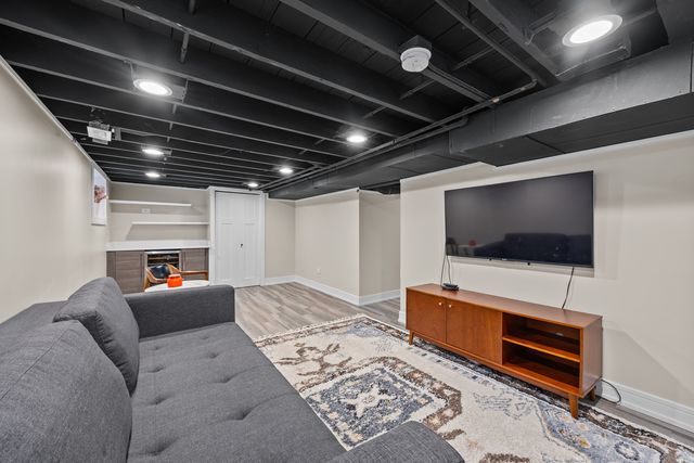 5711 N Karlov Avenue N, Chicago, IL 60646