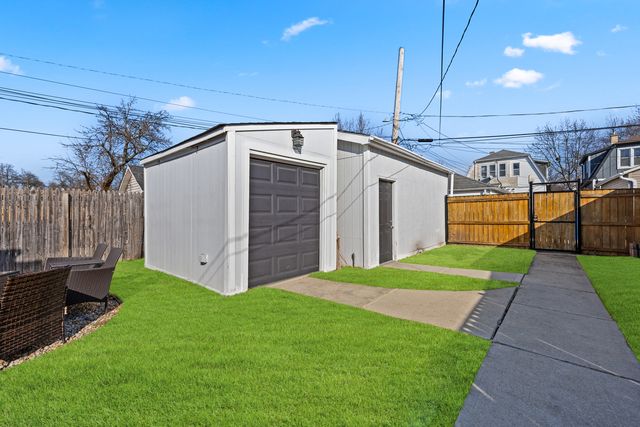 5711 N Karlov Avenue N, Chicago, IL 60646