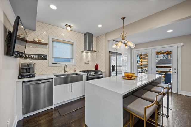 5711 N Karlov Avenue N, Chicago, IL 60646