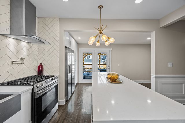 5711 N Karlov Avenue N, Chicago, IL 60646