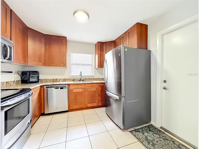 1050 ABELL CIRCLE, Oviedo, FL 32765