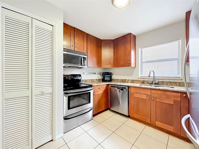 1050 ABELL CIRCLE, Oviedo, FL 32765