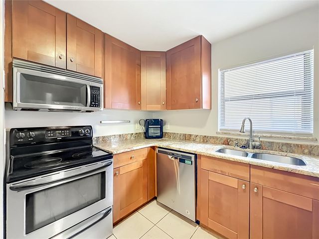 1050 ABELL CIRCLE, Oviedo, FL 32765