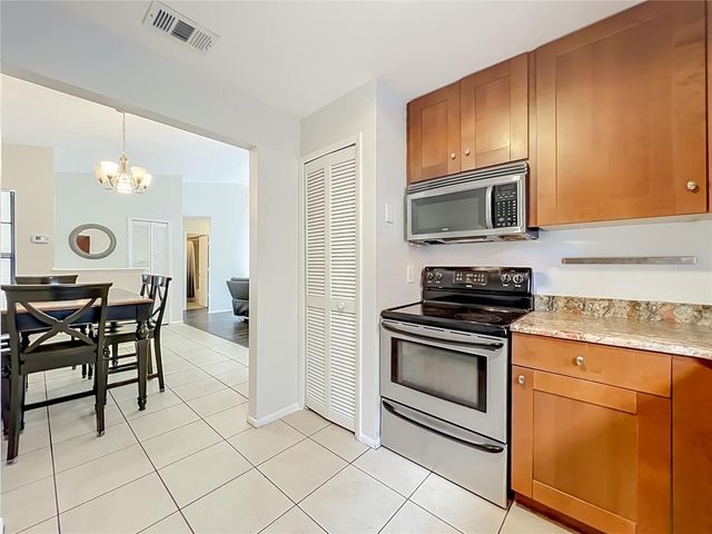 1050 ABELL CIRCLE, Oviedo, FL 32765