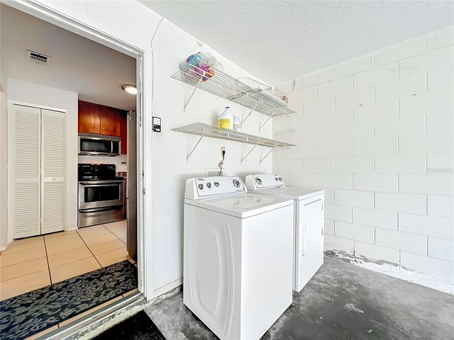 1050 ABELL CIRCLE, Oviedo, FL 32765