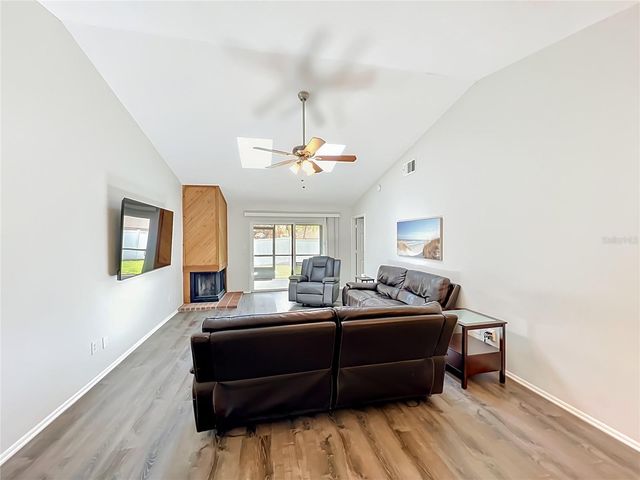 1050 ABELL CIRCLE, Oviedo, FL 32765