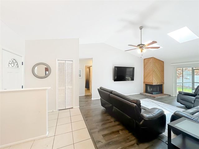 1050 ABELL CIRCLE, Oviedo, FL 32765