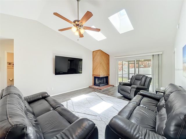 1050 ABELL CIRCLE, Oviedo, FL 32765