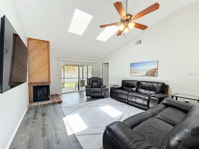 1050 ABELL CIRCLE, Oviedo, FL 32765