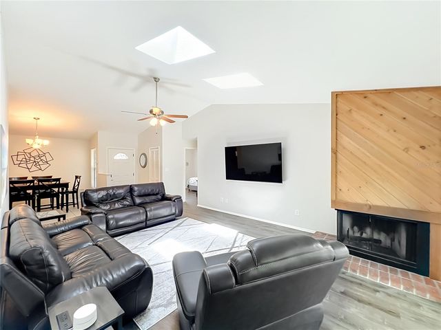 1050 ABELL CIRCLE, Oviedo, FL 32765