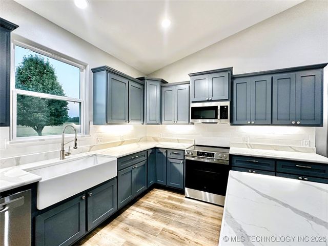 9320 S 95th Street, Braggs, OK 74423