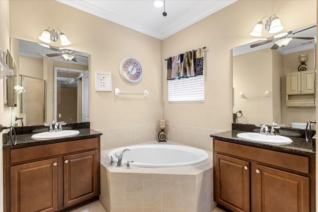 Image 17 of property listing at 10321 BELFRY CIRCLE, Orlando, FL 32832