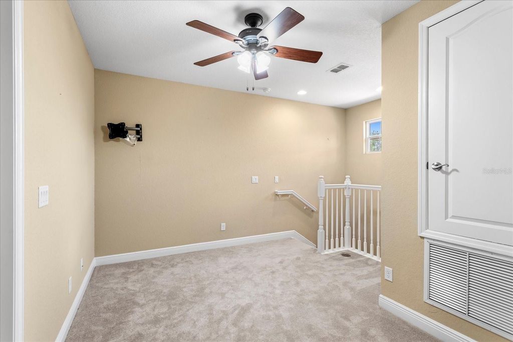 Image 20 of property listing at 10321 BELFRY CIRCLE, Orlando, FL 32832