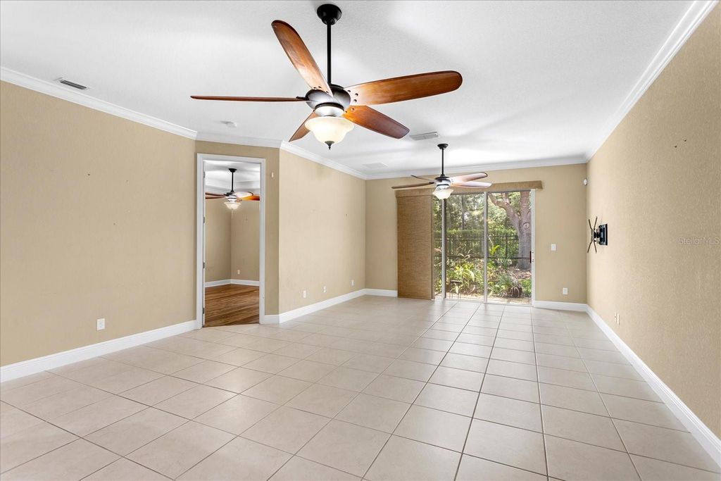 Image 9 of property listing at 10321 BELFRY CIRCLE, Orlando, FL 32832