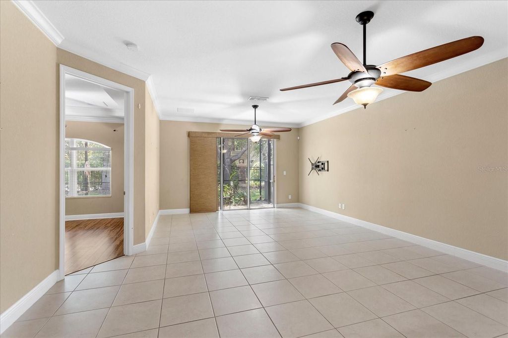 Image 10 of property listing at 10321 BELFRY CIRCLE, Orlando, FL 32832