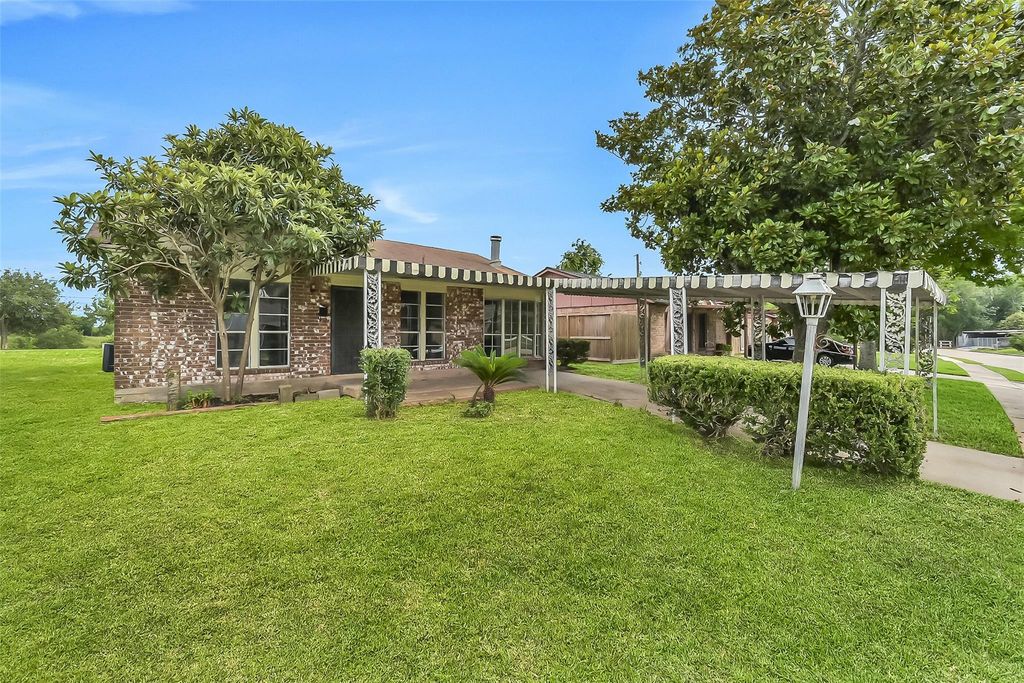 10987 Fairland Drive, Houston, TX 77051