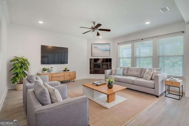 6809 Benjamin Drive, Flowery Branch, GA 30542