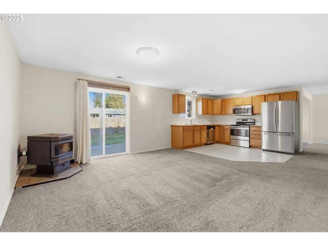 3818 LONG RIDGE Dr, Springfield, OR 97478