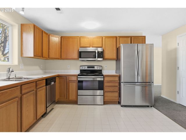 3818 LONG RIDGE Dr, Springfield, OR 97478