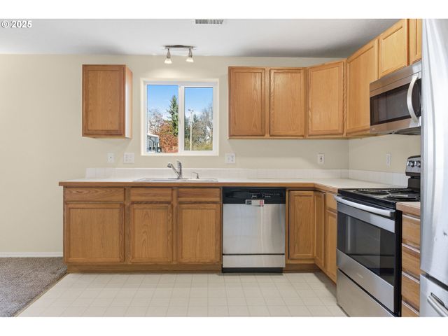 3818 LONG RIDGE Dr, Springfield, OR 97478