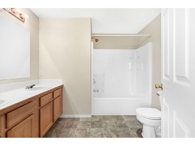 3818 LONG RIDGE Dr, Springfield, OR 97478