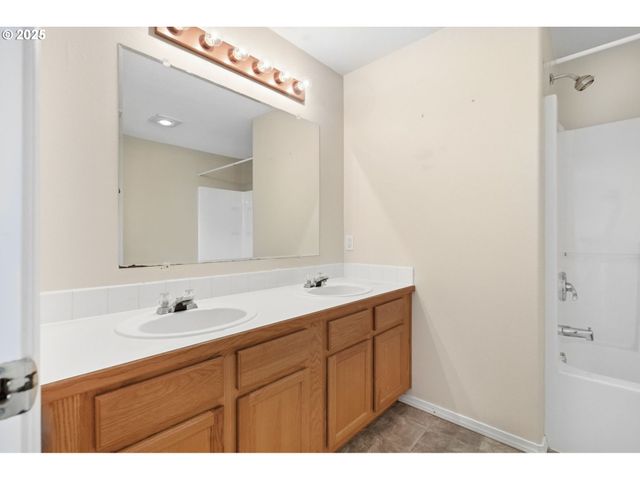 3818 LONG RIDGE Dr, Springfield, OR 97478