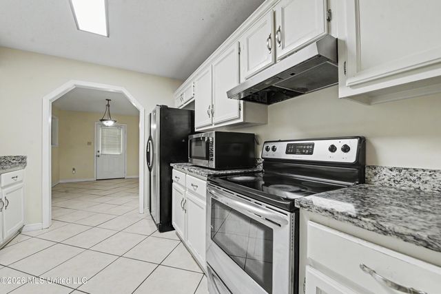 3304 N 8th Street, Ocean Springs, MS 39564