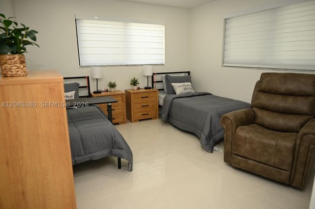 850 W 51st Pl, Hialeah, FL 33012