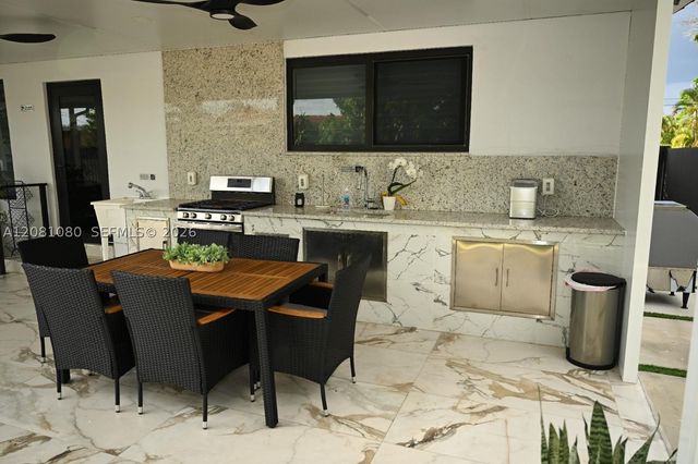 850 W 51st Pl, Hialeah, FL 33012
