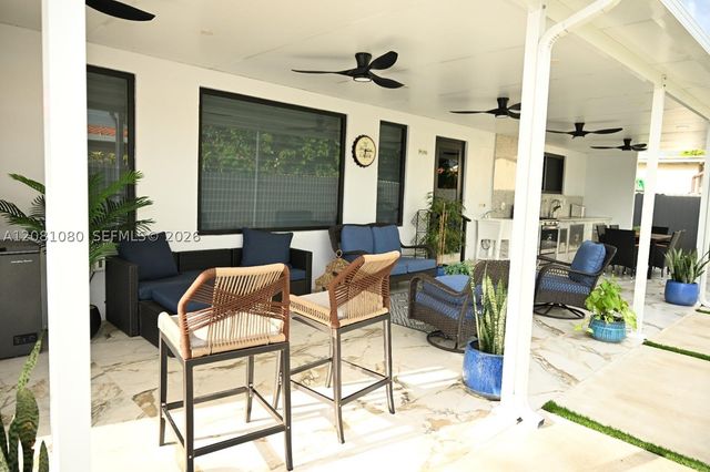850 W 51st Pl, Hialeah, FL 33012