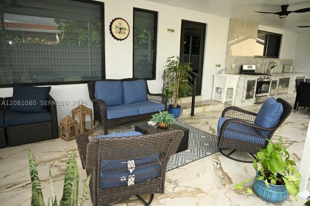 850 W 51st Pl, Hialeah, FL 33012